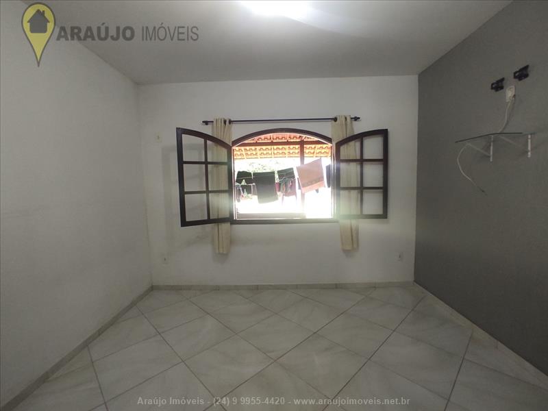 Casa a Venda no Campo Alegre em Itatiaia