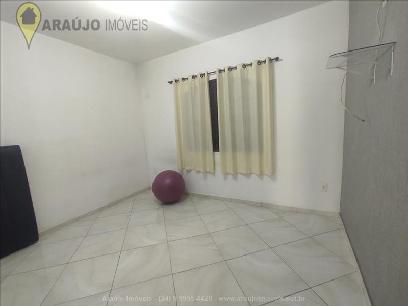 Casa a Venda no Campo Alegre em Itatiaia