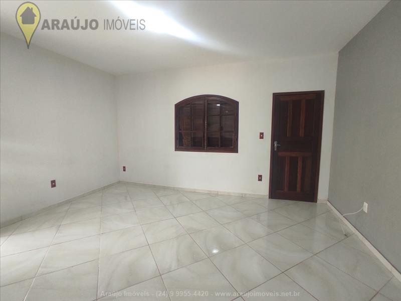 Casa a Venda no Campo Alegre em Itatiaia
