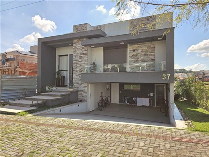 Casa em condomínio à Venda