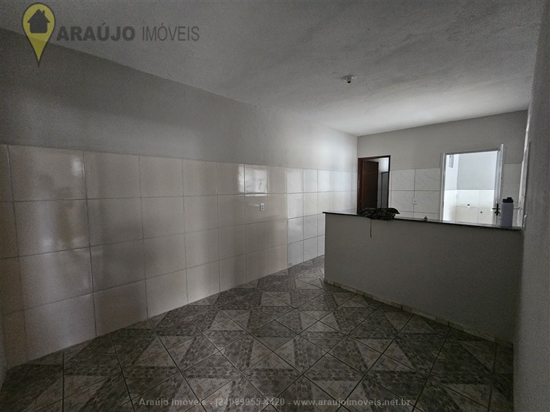 Casa para Alugar no Jardim Primavera III em Resende