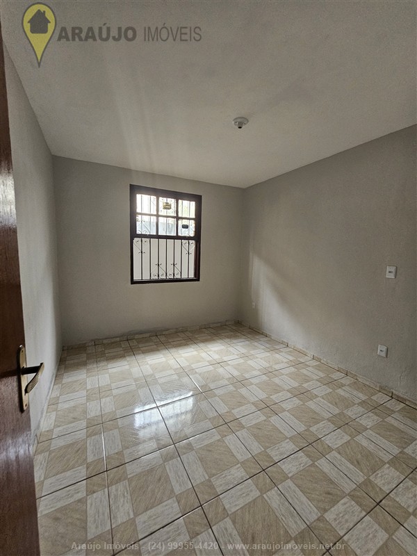 Casa para Alugar no Jardim Primavera III em Resende