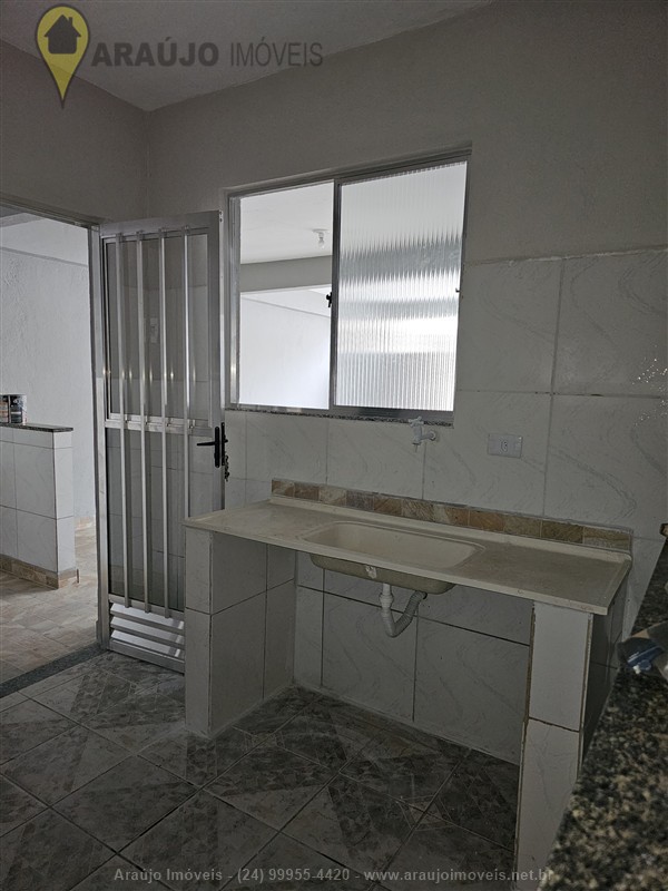 Casa para Alugar no Jardim Primavera III em Resende