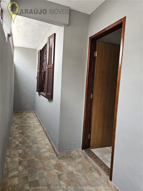 Casa para Alugar no Jardim Primavera III em Resende