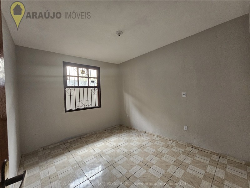 Casa para Alugar no Jardim Primavera III em Resende